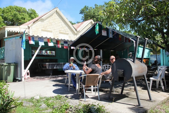 Tropical Fruit Tree café